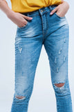 Skinny Jeans in Mid Wash With Knee Rips